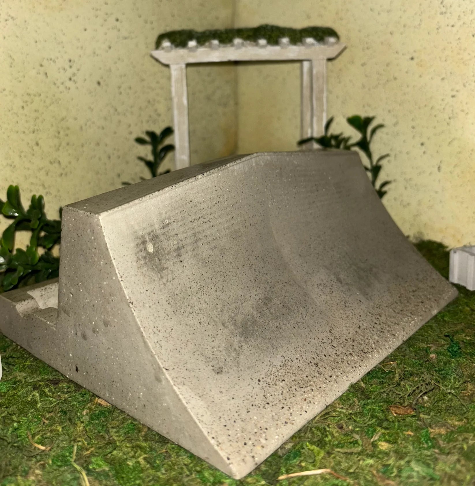 Build N Board Qp ashtray / planter