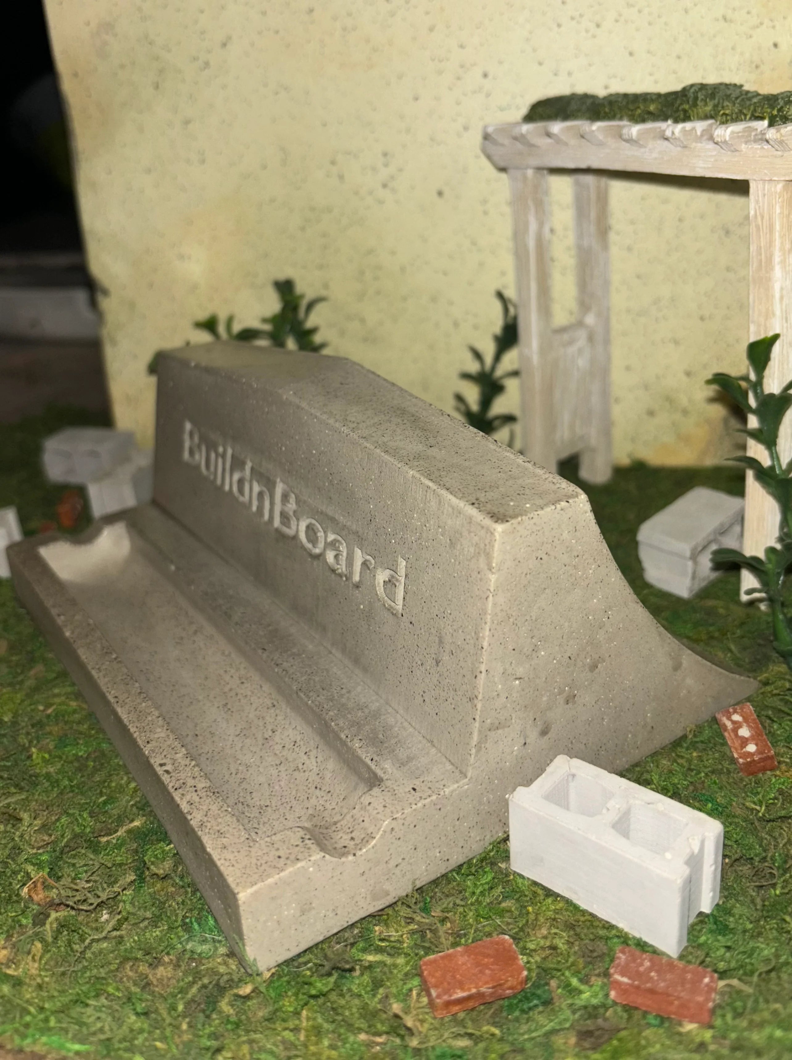 Build N Board Qp ashtray / planter